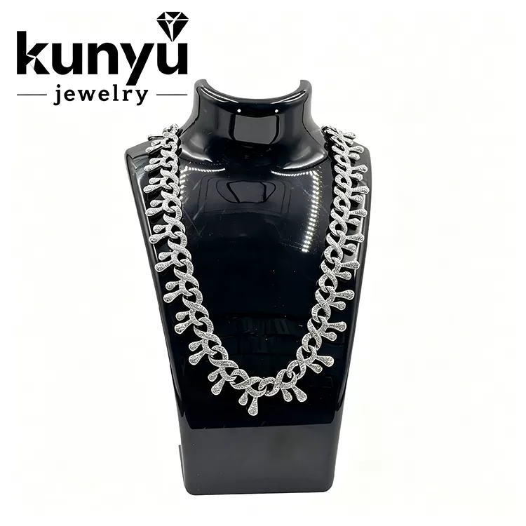Colar cubano com aspecto de diamante Colar cubano com aspecto de diamante